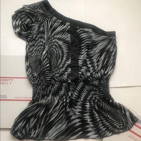 One Shoulder Top - Picture 8 of 9